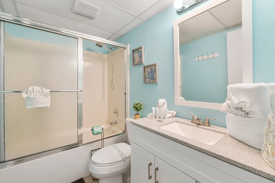 Building Photo - 8727 Thomas Dr