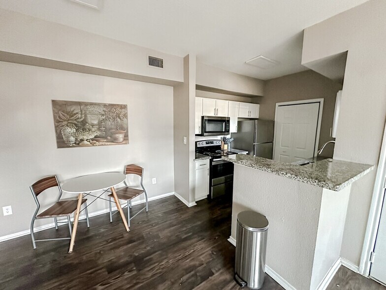 Building Photo - 6225 Saratoga Blvd