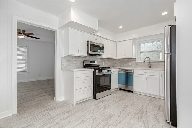 Building Photo - 3311 Tooms St