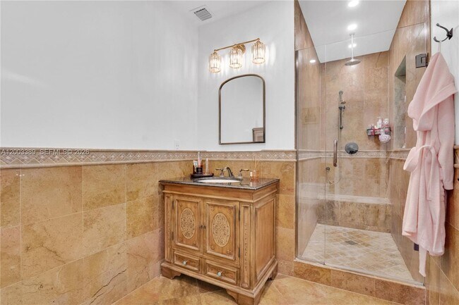 Building Photo - 1524 Siena Ave