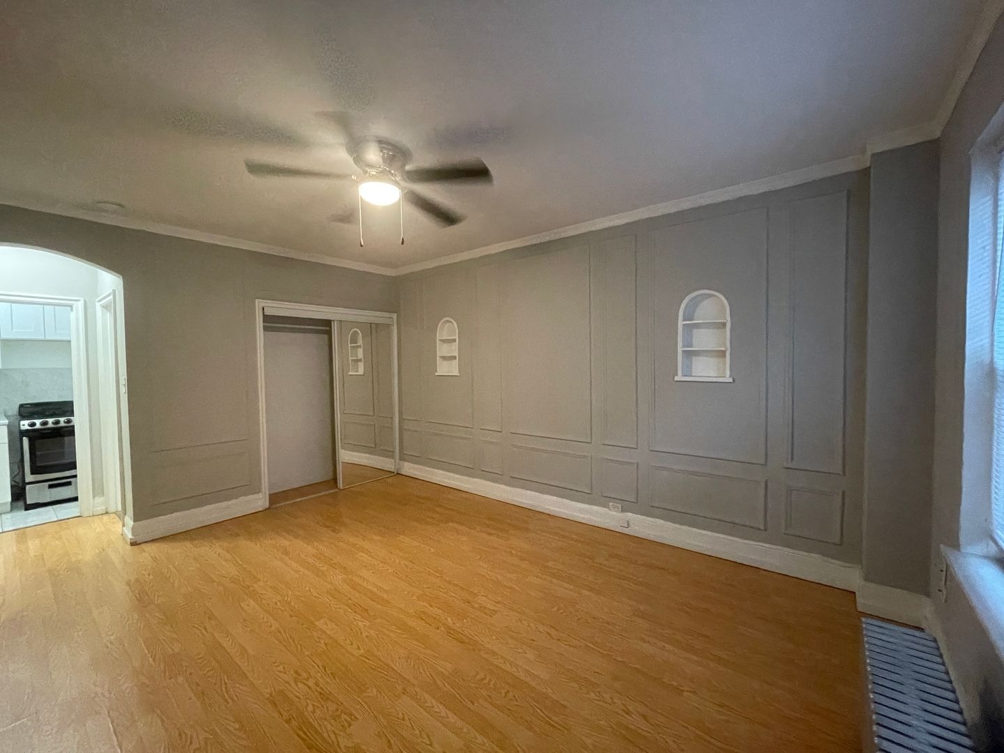 Building Photo - 449 W Briar Pl