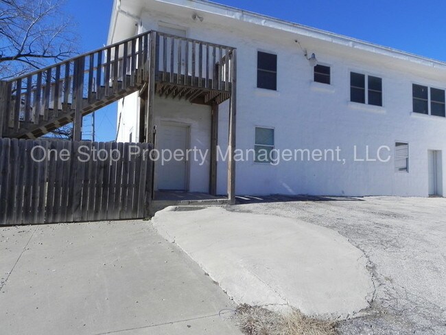 Building Photo - 2304 Englewood Ct