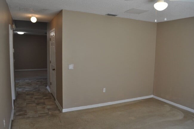 Building Photo - Nice 4 Bedroom 2.5 Bath 2 Car Garage Home ...