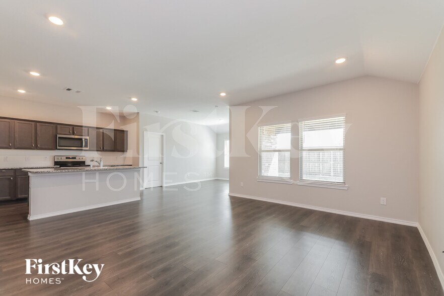 Building Photo - 104 Easy Goer Trl