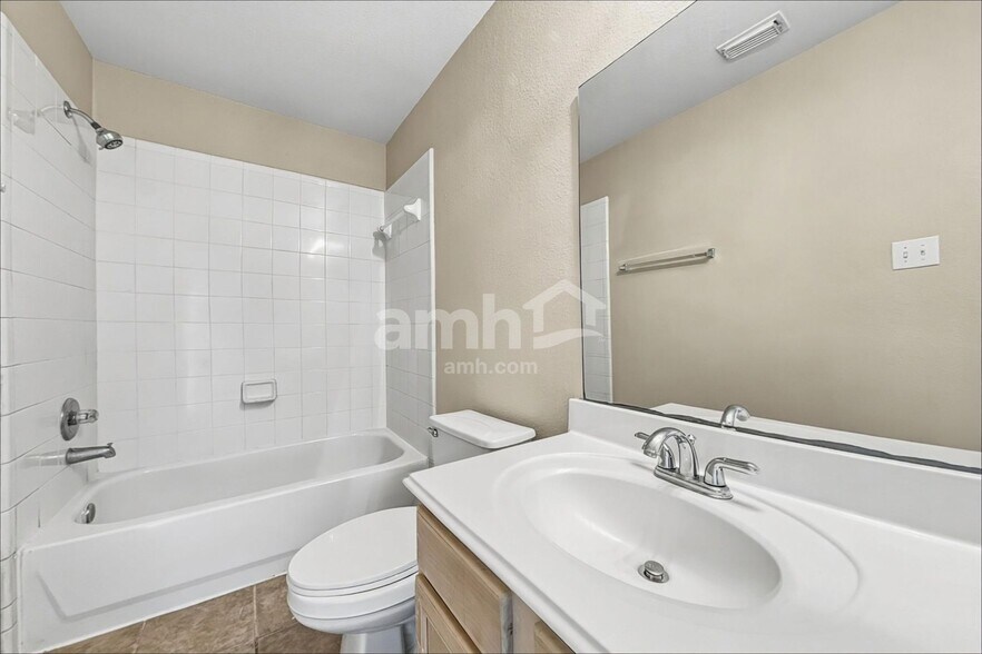 Building Photo - 11411 Seven Sisters Dr