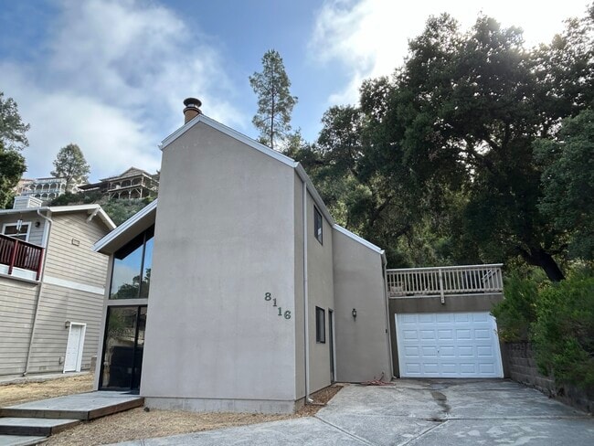 Primary Photo - 8116 Cove Ln