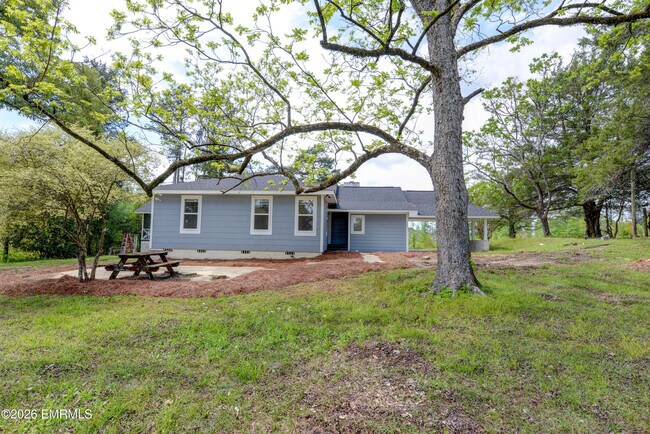 Building Photo - 554 Edwards Rd