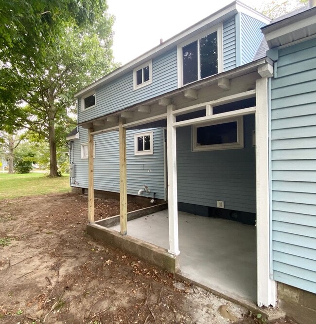 Building Photo - Spacious 3-Bedroom + Office | Updated Kitc...