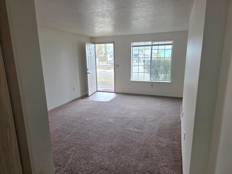 Building Photo - 1145 D St