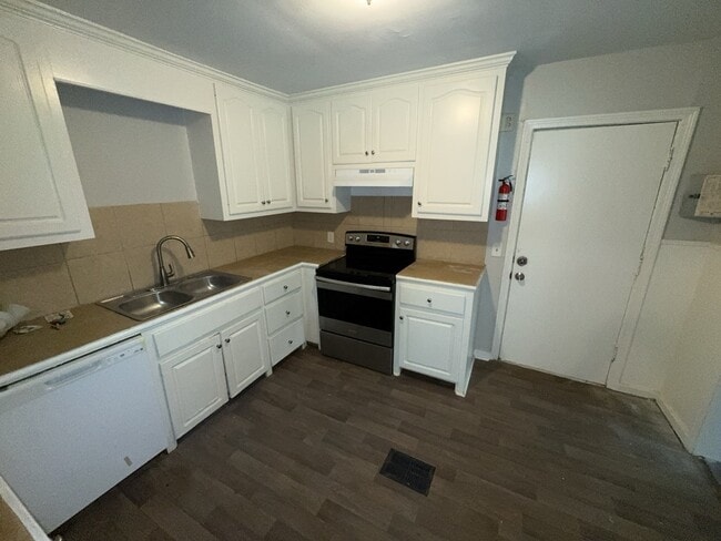 Building Photo - 740 Hickory Ridge Dr