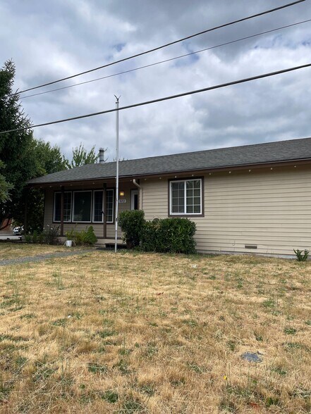 Building Photo - 572 Orcas Ave NE