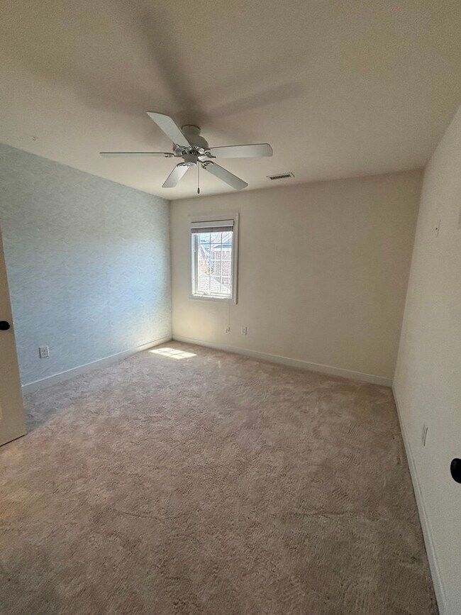 Building Photo - 4816 Village Walk