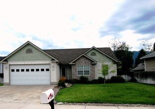 Building Photo - Charming 3 bedroom, 2 bath in Columbia Falls