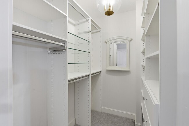 Building Photo - 5400 Park Ave