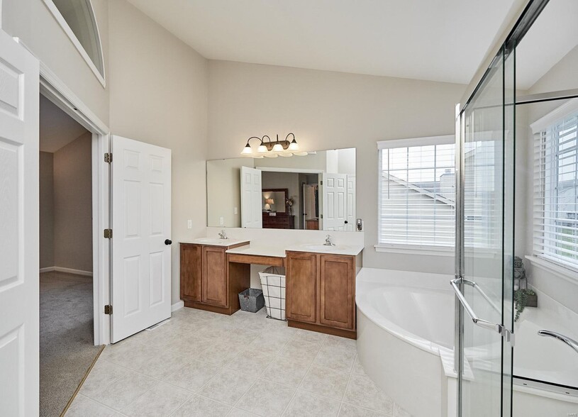 Building Photo - 659 Bethany Dr