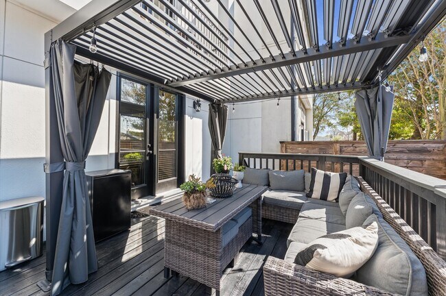 Building Photo - 1139 W 21st St