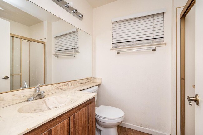 Building Photo - 4973-4975 Summerwood Circle