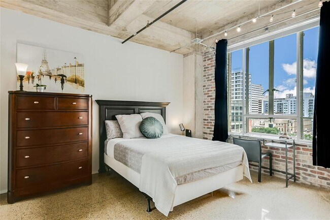Building Photo - 710 Colorado St
