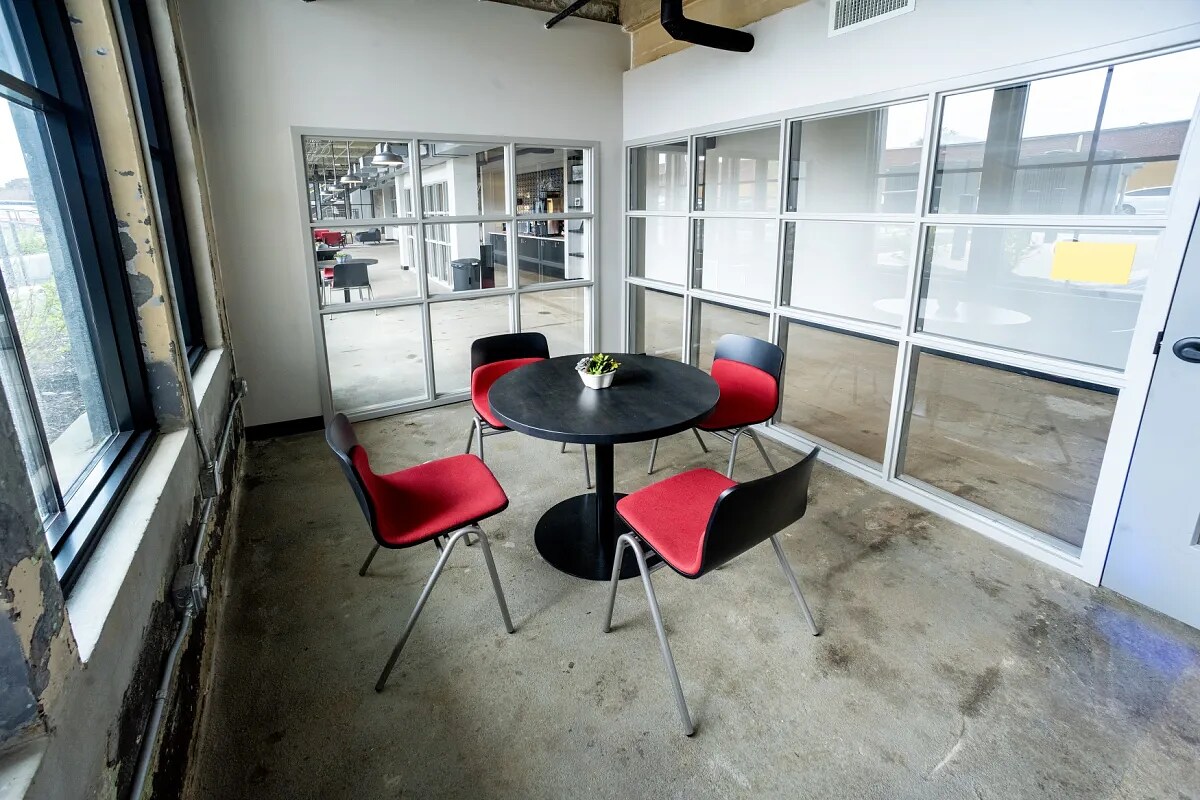 Building Photo - 711 N Front St