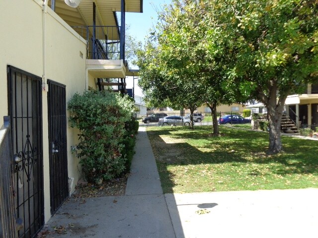 Building Photo - 1217 W Rosewood Ct