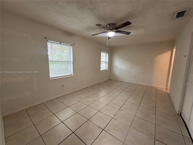 Building Photo - 11604 SW 124th Ct