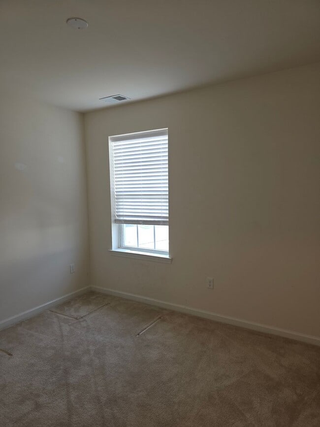 Building Photo - HYETTS CROSSING TWINHOME