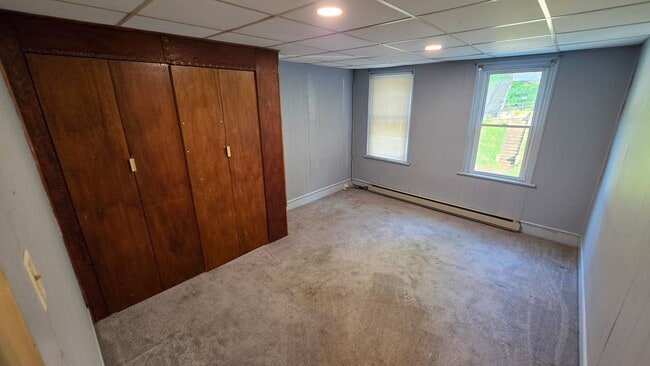 Building Photo - 2-3 bedroom, 1 bathroom