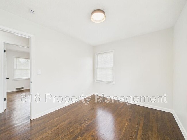 Building Photo - 1526 E Sea Ave