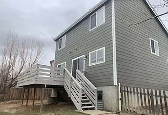 Building Photo - Beautiful 3 Bed / 3 Bath Home in Desirable D49!