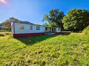 Building Photo - 3bd/2bath Available Now!