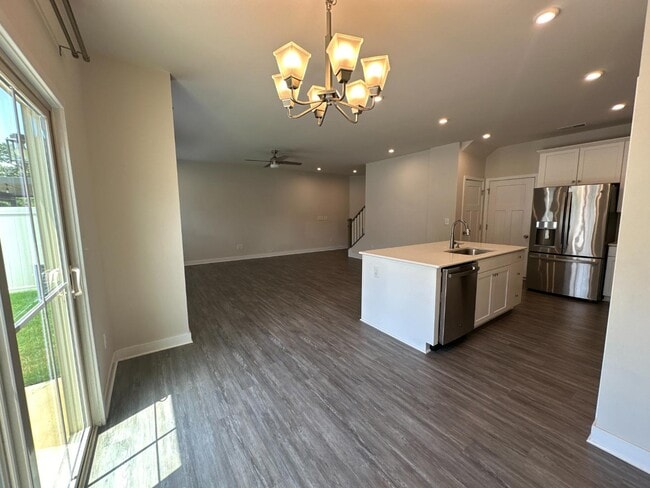 Building Photo - 145 Beacon Dr