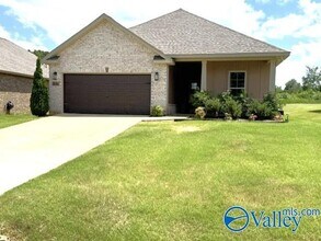 Building Photo - 136 Gardencove Cir