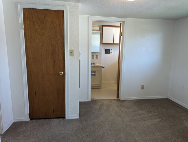 Building Photo - 1 Bedroom Pet-Friendly Casita