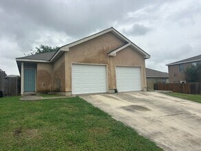 Building Photo - Townhome for rent