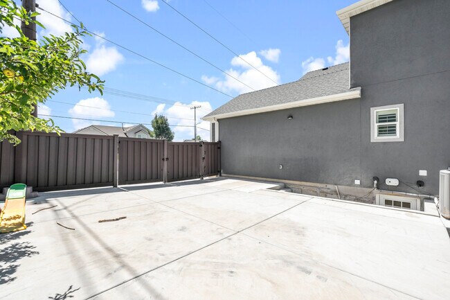 Building Photo - 456 W 2600 N