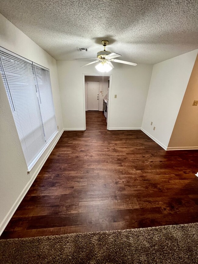 Building Photo - Duplex