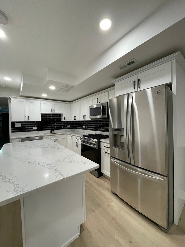 Building Photo - 1829 S Kedzie Ave