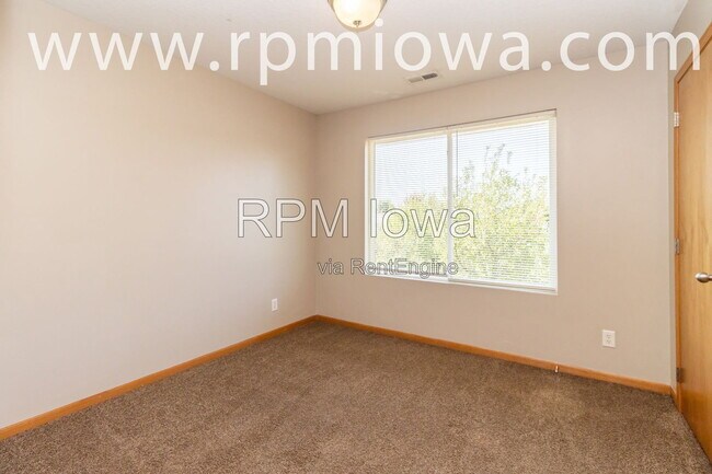 Building Photo - 770 SE Harper Dr