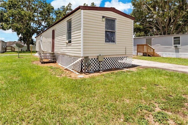 Building Photo - 1221 N Valrico Rd
