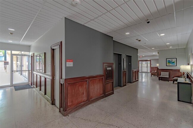 Building Photo - 1800 Lavaca St