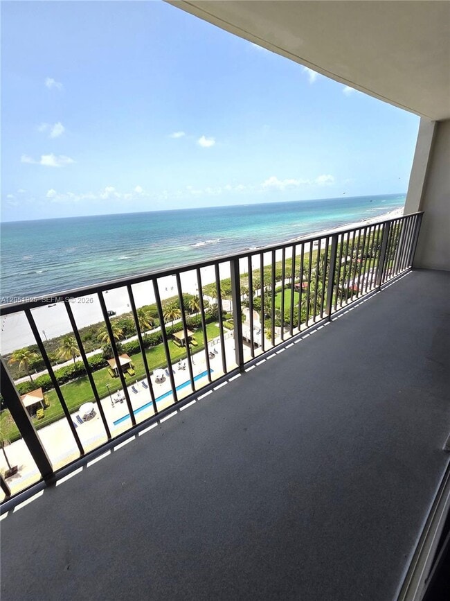 Building Photo - 2625 Collins Ave