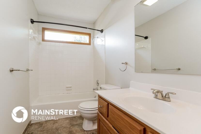 Building Photo - 5424 Noble St