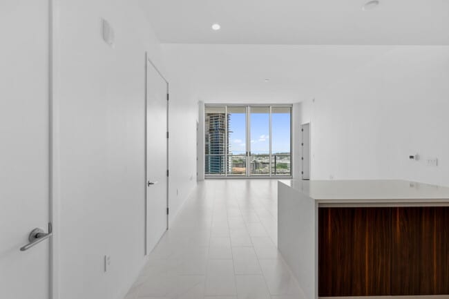 Building Photo - 400 Central Ave