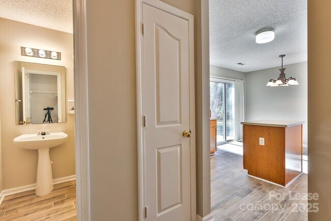 Building Photo - 9522 Bird Watch Ln