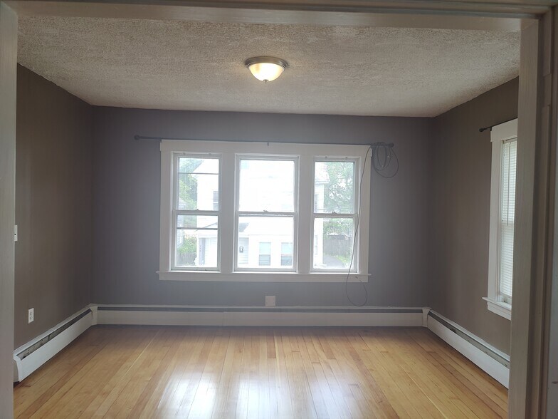 Building Photo - 143 Charles St