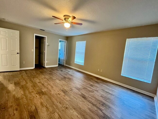 Building Photo - Fresh and Refurbed  3 Bed / 2 Bath Home in Apopka