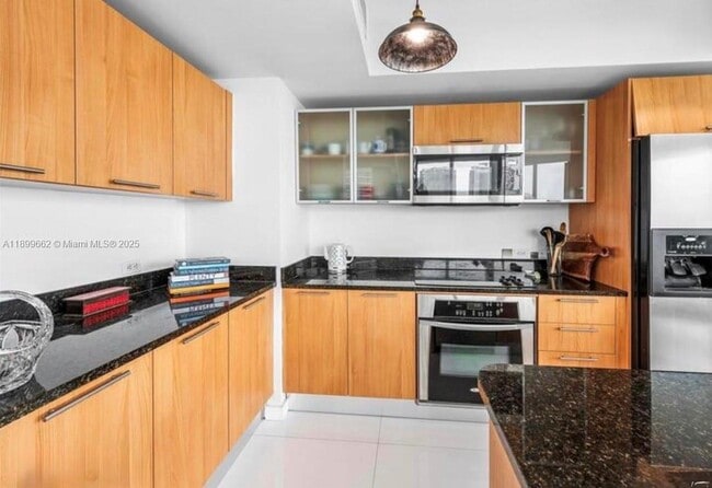 Building Photo - 480 NE 30th St