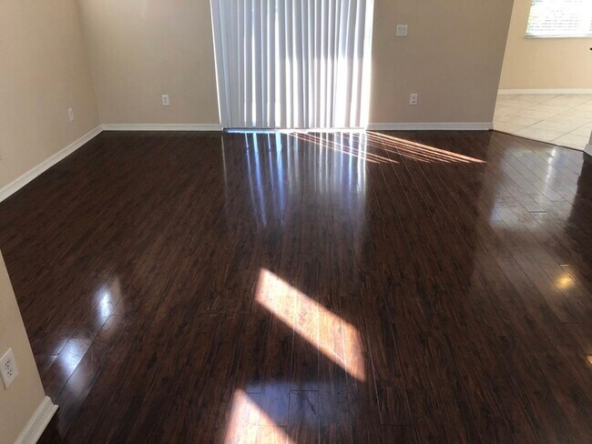 Building Photo - 1561 Travertine Terrace