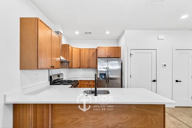 Building Photo - Move-In Ready Home Near Park Circle