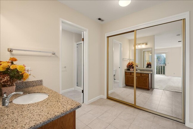 Building Photo - Remodeled 3 Bed 2.5 Bath Townhouse Sunnyvale